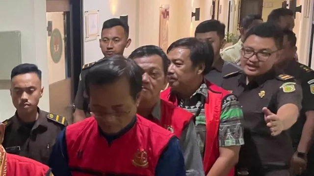 Kadispora Cirebon Dicopot Seusai Jadi Tersangka Korupsi, Pemecatan Tunggu Vonis - GenPI.co Kadispora Cirebon Dicopot Seusai Jadi Tersangka Korupsi, Pemecatan Tunggu Vonis - GenPI.co
