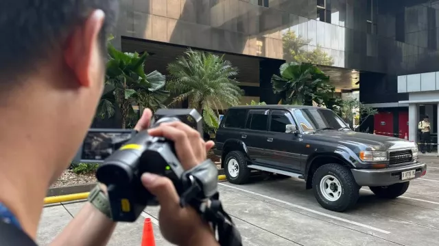 Mobil Land Cruiser hingga Uang Tunai Disita KPK dari Ditjen Binwasnaker dan K3 - GenPI.co Mobil Land Cruiser hingga Uang Tunai Disita KPK dari Ditjen Binwasnaker dan K3 - GenPI.co