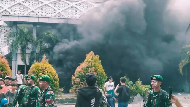 Gedung Utama DPRD NTB Dibakar, Kerugian Ditaksir Puluhan Miliar Rupiah - GenPI.co