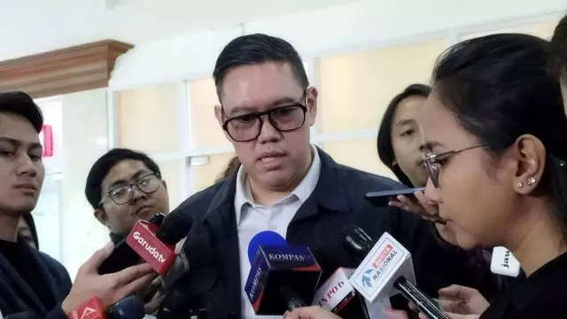 Dave Laksono Pastikan Adies Kadir Tetap Pimpinan di Partai Golkar - GenPI.co