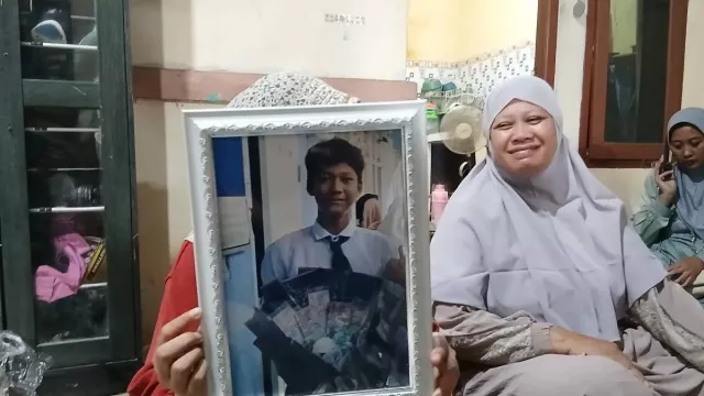 Pelajar Asal Tangerang Tewas Seusai Demo di DPR, Alami Luka di Kepala - GenPI.co