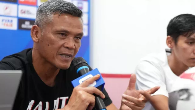 Hendri Susilo Fokus Poles Lini Depan Malut United Agar Lebih Gacor - GenPI.co Hendri Susilo Fokus Poles Lini Depan Malut United Agar Lebih Gacor - GenPI.co