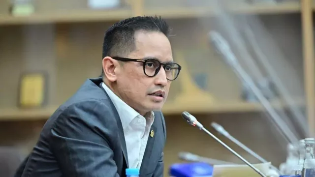 DPR RI Desak Pemerintah Cari Solusi Beban Utang Proyek Kereta Cepat Whoosh - GenPI.co
