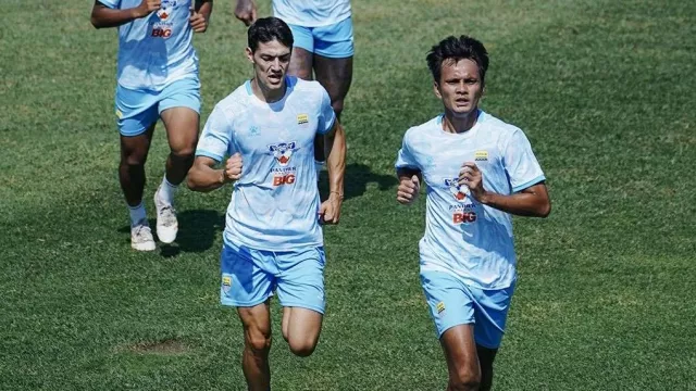 Persib Fokus Poles Taktikal di Jeda FIFA Match Day - GenPI.co Persib Fokus Poles Taktikal di Jeda FIFA Match Day - GenPI.co
