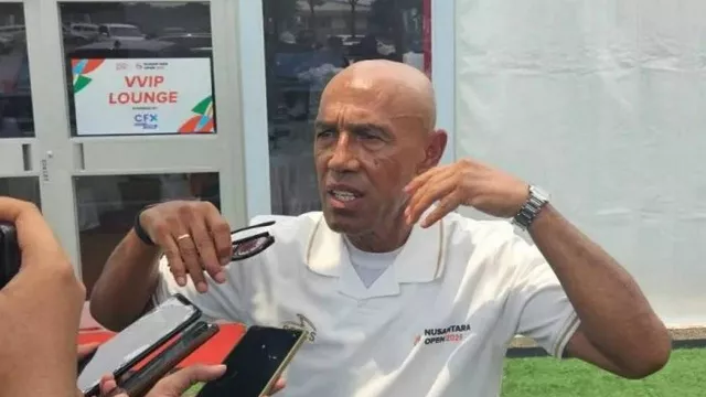 Timnas Indonesia Main di Luar Jakarta, Simon Tahamata Beri Kritikan - GenPI.co