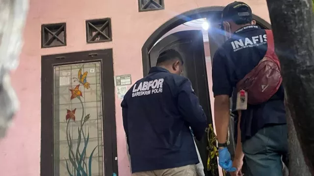 Polisi Tangkap Pelaku Pembunuhan 5 Anggota Keluarga di Indramayu, Rilis Besok - GenPI.co Polisi Tangkap Pelaku Pembunuhan 5 Anggota Keluarga di Indramayu, Rilis Besok - GenPI.co