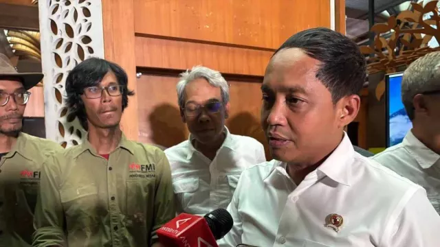 Raja Juli Antoni Bantah Kenal Azis Wellang Meski Main Domino Bareng - GenPI.co