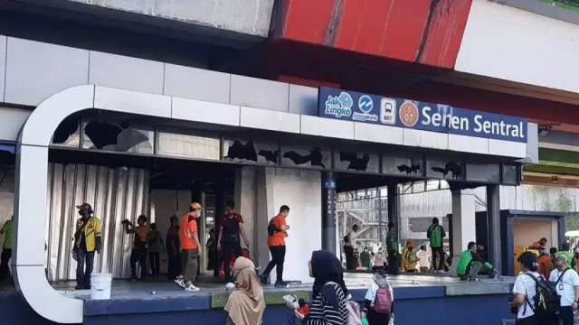 Halte Senen Sentral Berganti Nama Jadi Halte Jaga Jakarta, Diresmikan Gubernur - GenPI.co Halte Senen Sentral Berganti Nama Jadi Halte Jaga Jakarta, Diresmikan Gubernur - GenPI.co