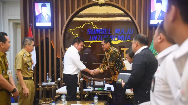 Gubernur Herman Deru Tegaskan Komitmen Perbaiki Layanan Publik, Ombudsman RI Beri Apresiasi - GenPI.co Gubernur Herman Deru Tegaskan Komitmen Perbaiki Layanan Publik, Ombudsman RI Beri Apresiasi - GenPI.co