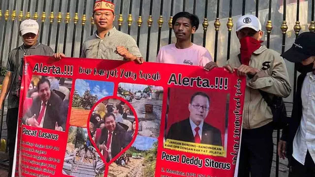Mahasiswa Kalimantan Demo di Depan Markas PDIP, Minta Deddy Sitorus Dipecat - GenPI.co