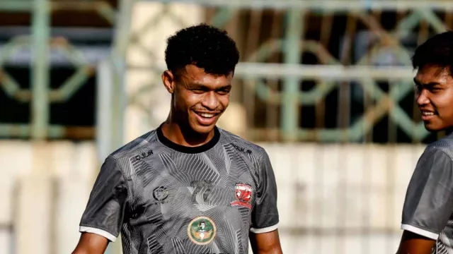 Wonderkid Madura United Fransiskus Alesandro Siap Ladeni Bhayangkara FC - GenPI.co Wonderkid Madura United Fransiskus Alesandro Siap Ladeni Bhayangkara FC - GenPI.co