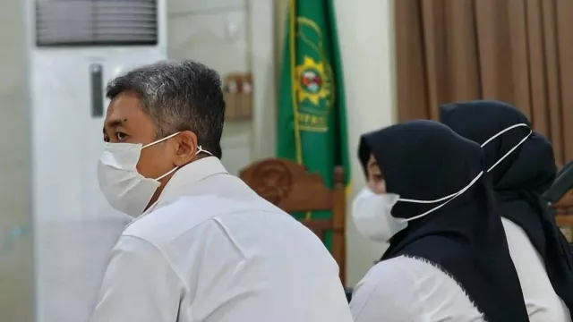 Kasus Pungutan Rp2,4 Miliar, Ketua Prodi Anestesiologi Undip Dituntut 3 Tahun Penjara - GenPI.co Kasus Pungutan Rp2,4 Miliar, Ketua Prodi Anestesiologi Undip Dituntut 3 Tahun Penjara - GenPI.co