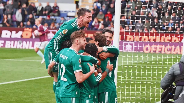 Menang Dramatis Atas Burnley, Liverpool Cetak Sejarah - GenPI.co