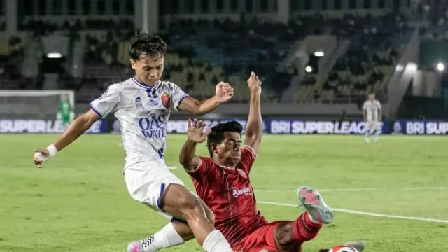 Peter de Roo Harus Perbaiki Lini Tengah Persis Solo Sebelum Hadapi Borneo FC - GenPI.co Peter de Roo Harus Perbaiki Lini Tengah Persis Solo Sebelum Hadapi Borneo FC - GenPI.co