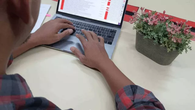 Politikus PDIP Dukung Wacana 1 Orang 1 Akun, Disebut Solusi Tekan Hoaks - GenPI.co