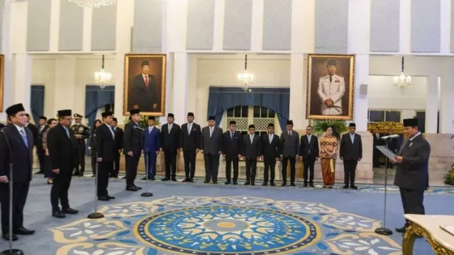Presiden Prabowo Lantik 11 Pejabat Baru, Djamari Chaniago Jadi Menko Polkam - GenPI.co