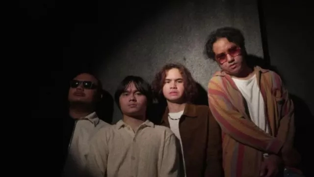 Logila! Lagu Baru Qodir Bawa Energi Perlawanan - GenPI.co Logila! Lagu Baru Qodir Bawa Energi Perlawanan - GenPI.co