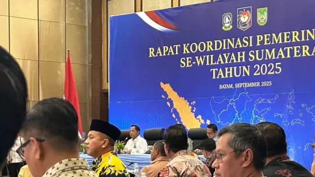 Tito Karnavian Beri Lampu Hijau ASN yang Pengin ke Luar Negeri - GenPI.co Tito Karnavian Beri Lampu Hijau ASN yang Pengin ke Luar Negeri - GenPI.co