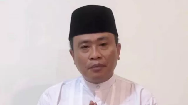 Viral Lempar Mikrofon saat Pelantikan, Kakanwil Kemenag NTB Zamroni Azis Minta Maaf - GenPI.co Viral Lempar Mikrofon saat Pelantikan, Kakanwil Kemenag NTB Zamroni Azis Minta Maaf - GenPI.co