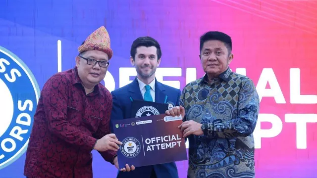 Sumsel Pecahkan Rekor Dunia Pelatihan AI Terbesar untuk 25 Ribu Guru, Pesan Herman Deru Inspiratif - GenPI.co Sumsel Pecahkan Rekor Dunia Pelatihan AI Terbesar untuk 25 Ribu Guru, Pesan Herman Deru Inspiratif - GenPI.co