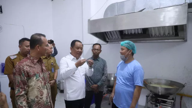 Resmikan SPPG Sofyan Kenawas Gandus, Cik Ujang Anggap MBG Punya Dampak Sangat Besar - GenPI.co