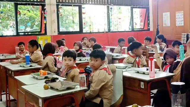 6 Siswa SD Pulogebang Jaktim Muntah Seusai Santap MBG, Sampel Diuji Lab - GenPI.co