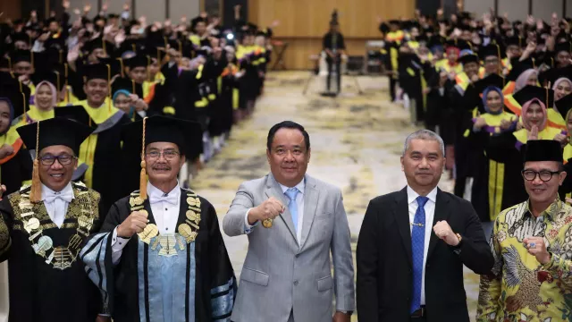 Hadiri Wisuda Universitas Terbuka Palembang, Wagub Cik Ujang Minta Sarjana Harus Inovasi dan Adaptasi - GenPI.co