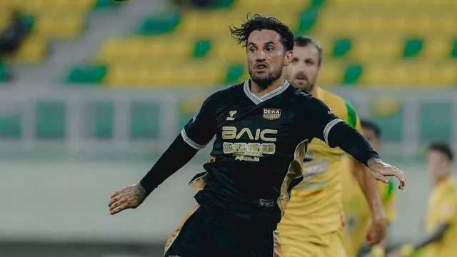 Klasemen Super League 2025/26: Ditahan Persebaya, Dewa United Tempel Persib - GenPI.co