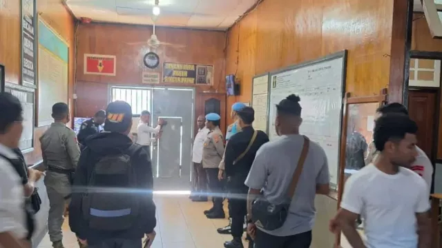 15 Napi Kabur dari Lapas Nabire Lewat Tembok Belakang, Polisi Lakukan Pengejaran - GenPI.co