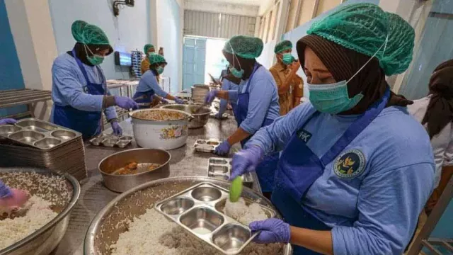 Prabowo Subianto Klaim MBG Buka 1,5 Juta Lapangan Kerja di Awal 2026 - GenPI.co