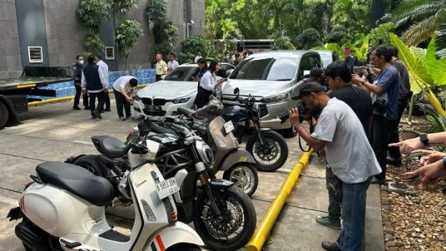32 Kendaraan Mewah Sitaan Kasus Eks Wamenaker Dipindah dari KPK ke Rupbasan - GenPI.co