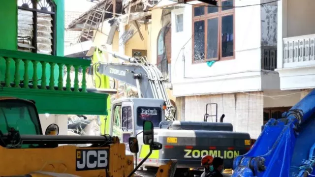 Basarnas Atur Strategi Pemakaian Alat Berat dalam Evakuasi Korban Ponpes Al Khoziny - GenPI.co