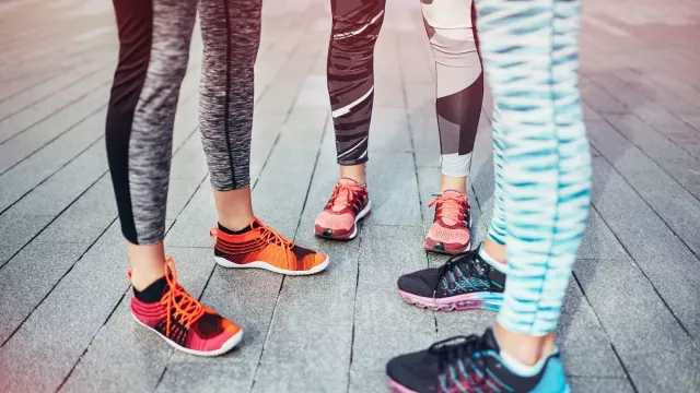 3 Rekomendasi Sepatu Lari Terbaik untuk Performa Maksimal, Keren dan Awet - GenPI.co