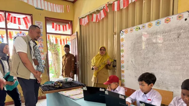 Dukung Pendidikan Berkualitas, PLN Bantu Perbaikan Sekolah di Bandung Barat - GenPI.co