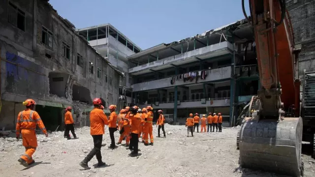 Eri Cahyadi Libatkan ITS Audit Bangunan Ponpes di Surabaya, Cek Struktur & Arsitektur - GenPI.co Eri Cahyadi Libatkan ITS Audit Bangunan Ponpes di Surabaya, Cek Struktur & Arsitektur - GenPI.co