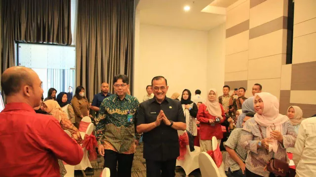 Sekda Edward Candra Buka Coaching Clinic Pengantar Kerja, Wadah Strategis Perluas Wawasan - GenPI.co