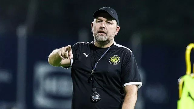 Legenda Malaysia Desak FAM Pecat Pelatih Peter Cklamovski - GenPI.co