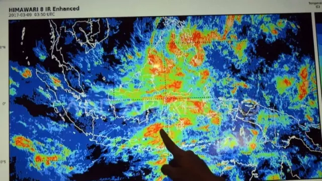Sejumlah Daerah Berpotensi Hujan dan Suhu Panas hingga 35 Derajat Celsius - GenPI.co Sejumlah Daerah Berpotensi Hujan dan Suhu Panas hingga 35 Derajat Celsius - GenPI.co