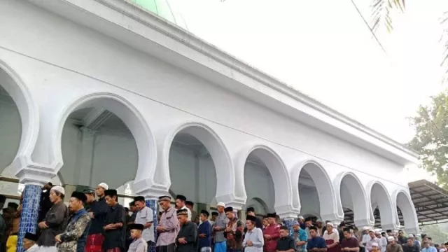 Legislator Jawa Timur Kecam Tayangan yang Dianggap Lecehkan Kiai - GenPI.co Legislator Jawa Timur Kecam Tayangan yang Dianggap Lecehkan Kiai - GenPI.co