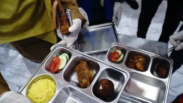 68 Siswa Keracunan, SPPG Tulungagung Dihentikan Sambil Tunggu Hasil Lab - GenPI.co 68 Siswa Keracunan, SPPG Tulungagung Dihentikan Sambil Tunggu Hasil Lab - GenPI.co