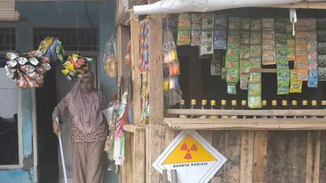 Bahaya Radiasi Cesium-137, Sebagian Warga Cikande Pilih Tetap Tinggal di Zona Merah - GenPI.co Bahaya Radiasi Cesium-137, Sebagian Warga Cikande Pilih Tetap Tinggal di Zona Merah - GenPI.co