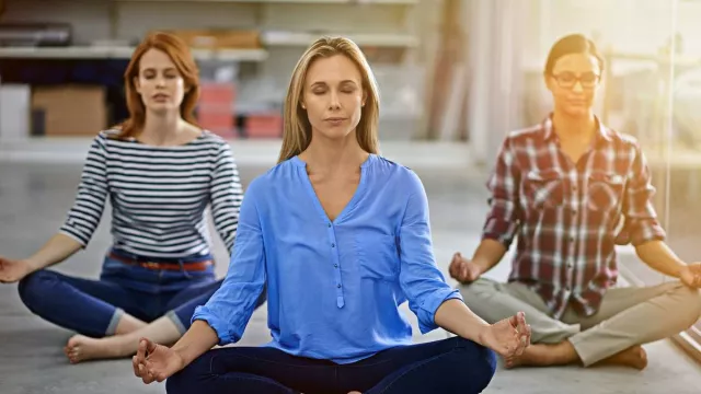 Meditasi Praktis bagi Pemula, Tetap Tenang dan Produktif di Tengah Kesibukan - GenPI.co