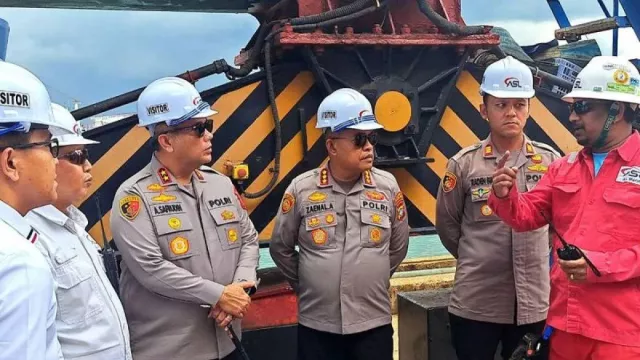 Kapal Tanker MT Federal II Terbakar di Batam, 10 Pekerja Tewas - GenPI.co Kapal Tanker MT Federal II Terbakar di Batam, 10 Pekerja Tewas - GenPI.co