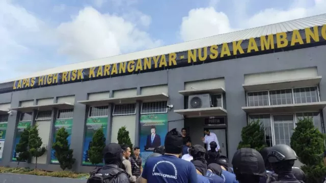 Ammar Zoni Dipindahkan ke Nusakambangan, Masuk Lapas Super Maksimum - GenPI.co Ammar Zoni Dipindahkan ke Nusakambangan, Masuk Lapas Super Maksimum - GenPI.co