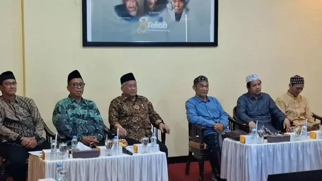 Trans7 Datang ke Lirboyo Minta Maaf, Janjikan Chairul Tanjung Akan Datang Langsung - GenPI.co Trans7 Datang ke Lirboyo Minta Maaf, Janjikan Chairul Tanjung Akan Datang Langsung - GenPI.co