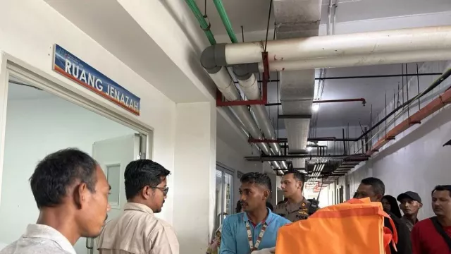 Korban Tewas Kebakaran Kapal Tanker di Batam Jadi 11 Orang, Sempat Dirawat di RS - GenPI.co