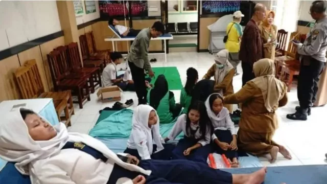 Pemprov Sumut Hentikan Sementara MBG di Toba Seusai Puluhan Siswa Keracunan - GenPI.co