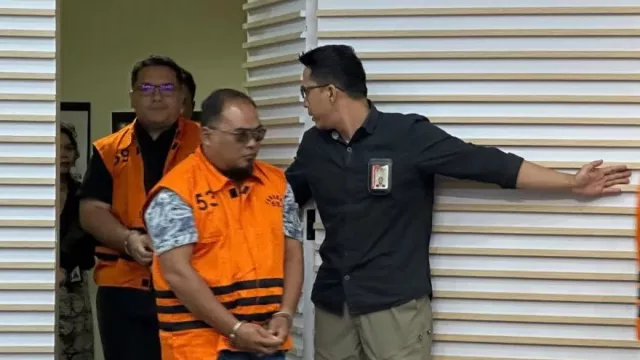 KPK Dalami Peran Tersangka WK, 5 Saksi Hibah Jatim Diperiksa di Tulungagung - GenPI.co KPK Dalami Peran Tersangka WK, 5 Saksi Hibah Jatim Diperiksa di Tulungagung - GenPI.co