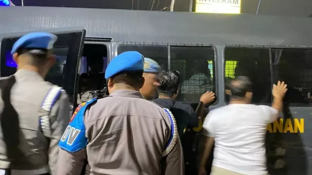 Kabur Lewat Dinding Kloset, 10 Tahanan Polsek Samarinda Kota Akhirnya Ditangkap - GenPI.co Kabur Lewat Dinding Kloset, 10 Tahanan Polsek Samarinda Kota Akhirnya Ditangkap - GenPI.co