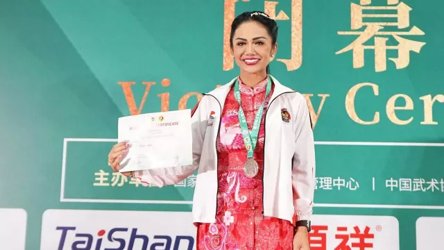 Krisdayanti Bahagia Raih Medali Perak di Kejuaraan Dunia Wushu 2025 - GenPI.co Krisdayanti Bahagia Raih Medali Perak di Kejuaraan Dunia Wushu 2025 - GenPI.co